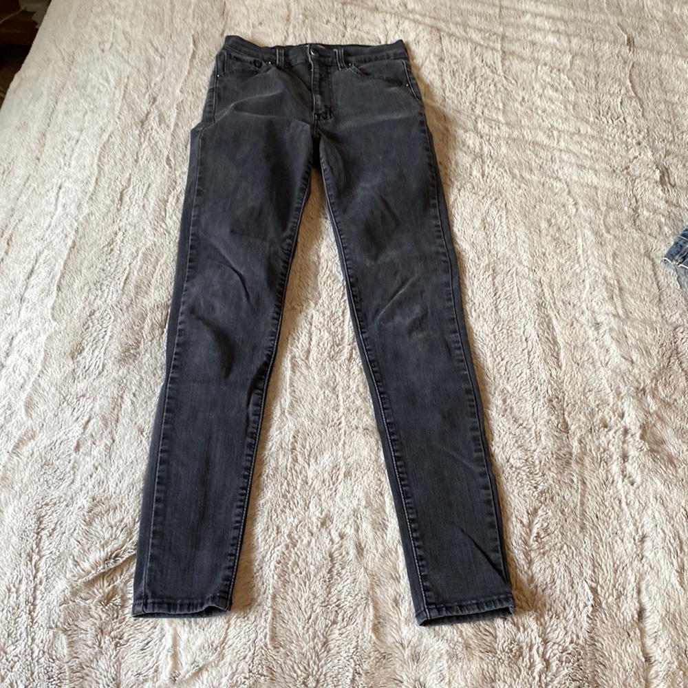 Dark wash Levi’s mile high super skinny size 26